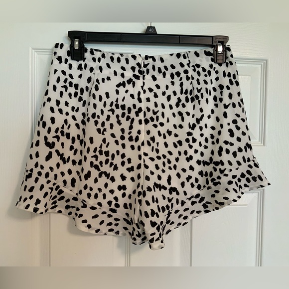 She + Sky Large Animal Print Shorts - Picture 3 of 4